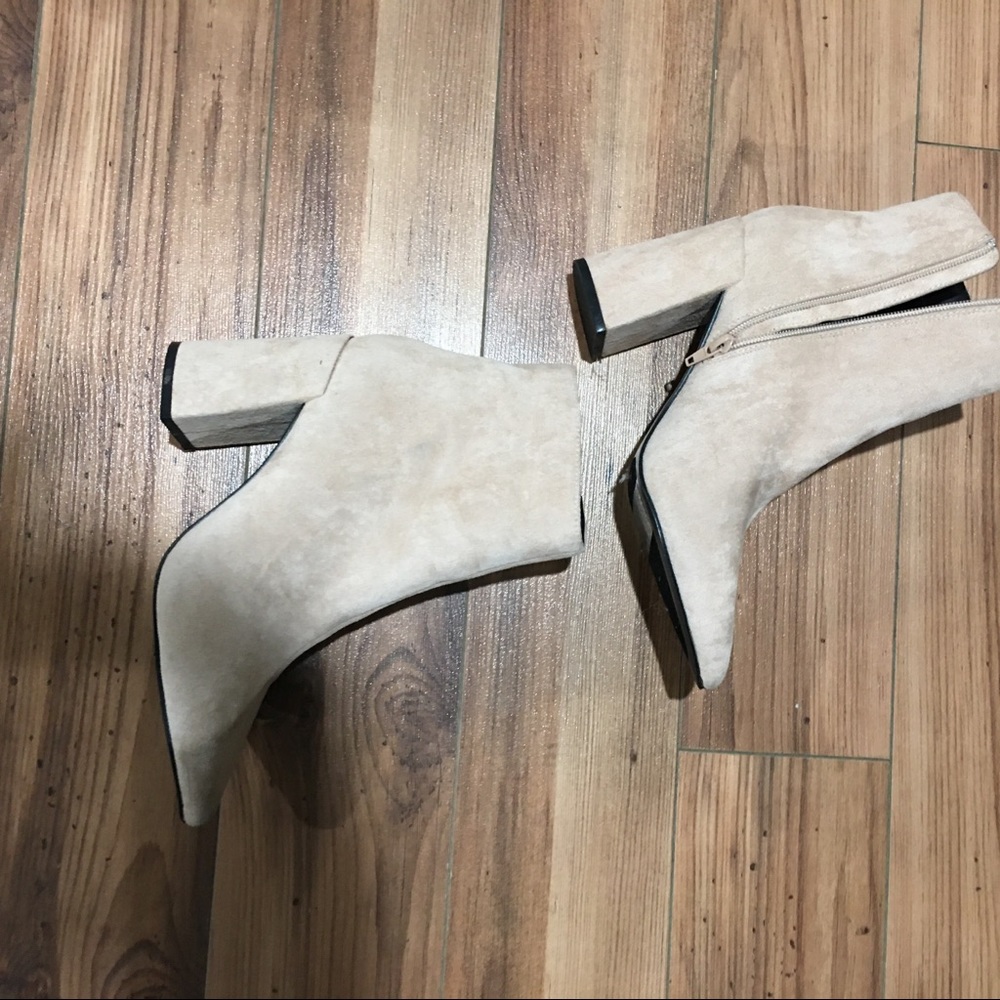 High heels suede beige boots